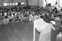 여의도 여성백인회관에서 열린 한국여성민우회 창립대회에서 창립선언문을 낭독하고 있는 여성대표 썸네일 이미지