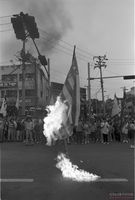 성조기 화형식이 열리고 있는 6차 국민대회장 주변 썸네일 이미지