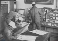 새로 문을 연 서울교도소 열람실에서 재소자들이 신문을 읽고 있는 모습 썸네일 이미지