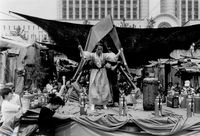 서초구 꽃마을 주민들과 함께 꽃마을 대동굿을 벌이는 장면 썸네일 이미지