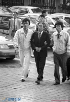 문익환 목사 방북사건과 관련 검찰에 송치되는 이영희 썸네일 이미지