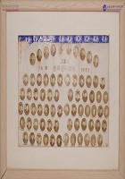 [1957년 한국신학대학 16회 졸업사진액자] 썸네일 이미지